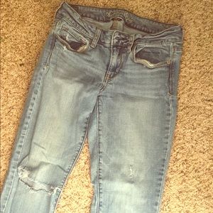 Ripped American Eagle Jeans (light)